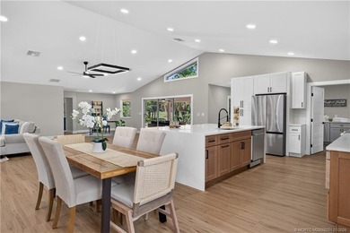 Completely renovated estate in the sought-after gated community - photo 37