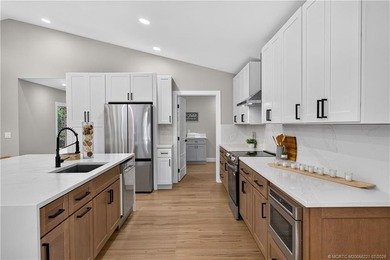 Completely renovated estate in the sought-after gated community - photo 38
