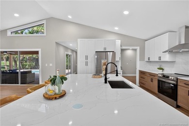 Completely renovated estate in the sought-after gated community - photo 39