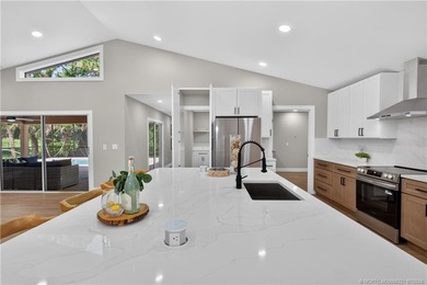 Completely renovated estate in the sought-after gated community - photo 40