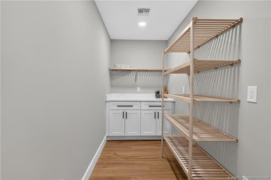 Completely renovated estate in the sought-after gated community - photo 41