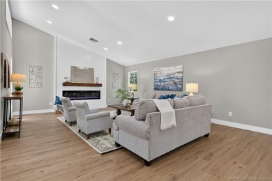 Completely renovated estate in the sought-after gated community - photo 43