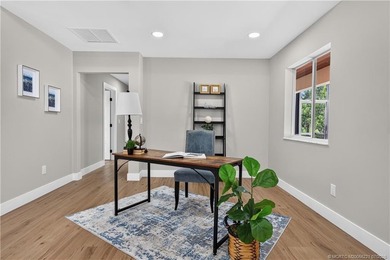 Completely renovated estate in the sought-after gated community - photo 44