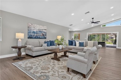 Completely renovated estate in the sought-after gated community - photo 45