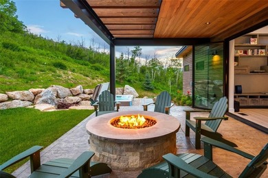 Welcome to this newly constructed home for all seasons in Alpine - photo 46