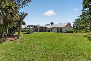 Completely renovated estate in the sought-after gated community - photo 47