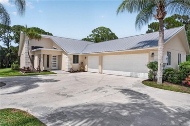 Completely renovated estate in the sought-after gated community - photo 48