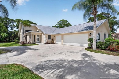 Completely renovated estate in the sought-after gated community - photo 49