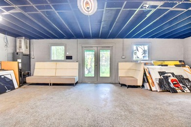 Presenting a rare and versatile commercial compound set on - photo 12