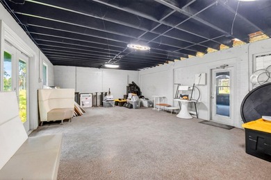 Presenting a rare and versatile commercial compound set on - photo 13