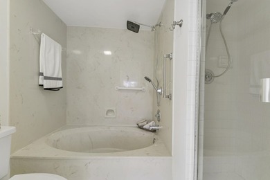 Beautifully maintained 2BR/2BA condo in Boca Delray Country Club - photo 25