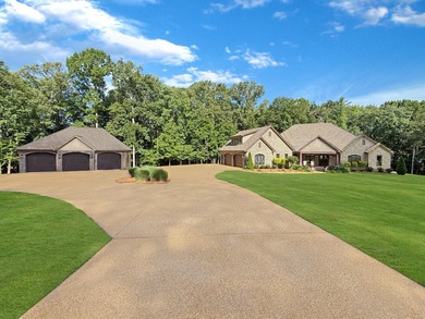 Custom-built, 1-owner masterpiece nestled on 4.5 ac in Pontotoc - photo 1
