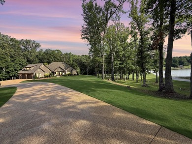 Custom-built, 1-owner masterpiece nestled on 4.5 ac in Pontotoc - photo 2