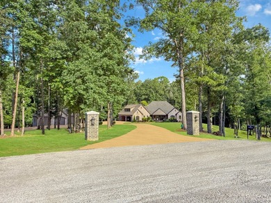 Custom-built, 1-owner masterpiece nestled on 4.5 ac in Pontotoc - photo 3