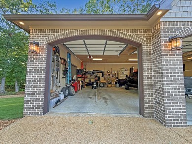 Custom-built, 1-owner masterpiece nestled on 4.5 ac in Pontotoc - photo 7