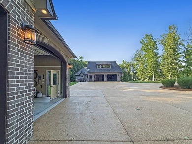 Custom-built, 1-owner masterpiece nestled on 4.5 ac in Pontotoc - photo 8