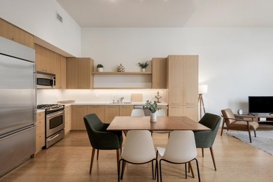 Rare luxury condo in the sought-after Sevilla Development - photo 3