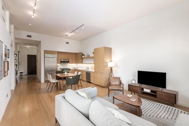 Rare luxury condo in the sought-after Sevilla Development - photo 4