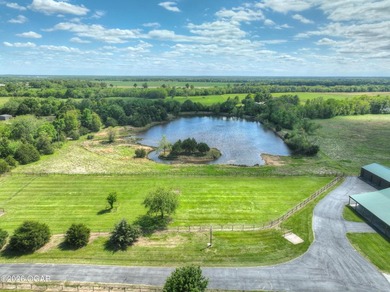**Exceptional 40-acre Ozarks retreat** featuring a truly unique - photo 4