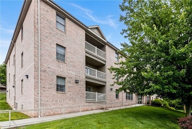 Welcome to easy, low maintenance living in this inviting 55+ - photo 1