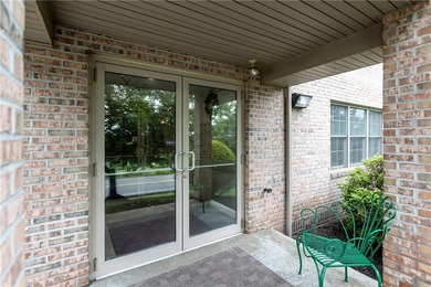 Welcome to easy, low maintenance living in this inviting 55+ - photo 2