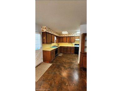 Lakefront Living with a bonus recreation room! Escape to - photo 7
