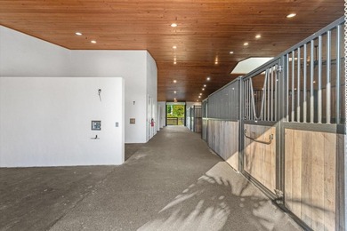 Welcome to a fantastic equestrian opportunity in Grand Prix - photo 20