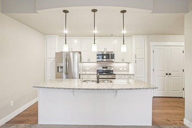 Easy living meets modern luxury in this stunning Landmark condo - photo 4