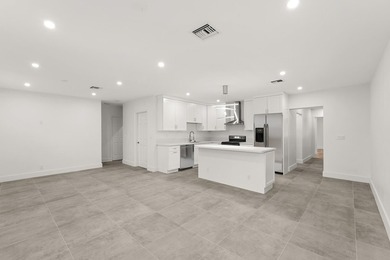 Fully renovated 3 bedroom, 2 bathroom home that lives like new - photo 4