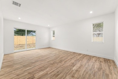 Fully renovated 3 bedroom, 2 bathroom home that lives like new - photo 10