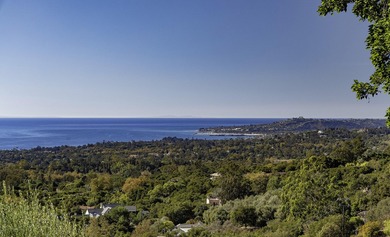 Nestled in the foothills of Montecito, this vast 21.22-acre - photo 2