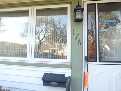 Location, location, location. Cozy, neat, 3-bedroom, 1 bath - photo 6