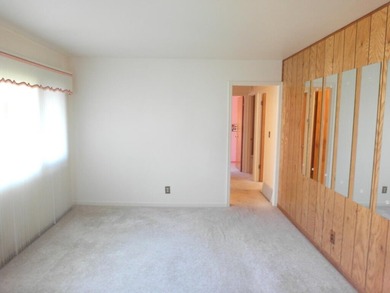 Location, location, location. Cozy, neat, 3-bedroom, 1 bath - photo 8