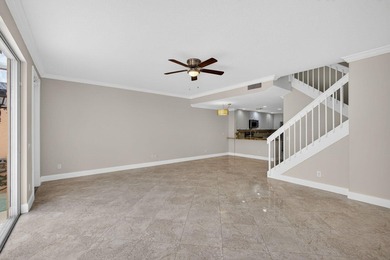 Beautifully updated 3-bed/3-bath end-unit townhouse located in - photo 13
