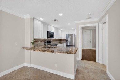 Beautifully updated 3-bed/3-bath end-unit townhouse located in - photo 18