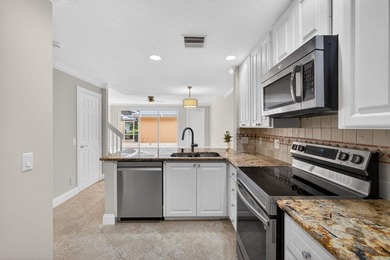 Beautifully updated 3-bed/3-bath end-unit townhouse located in - photo 19