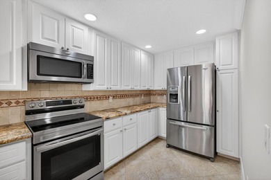 Beautifully updated 3-bed/3-bath end-unit townhouse located in - photo 21
