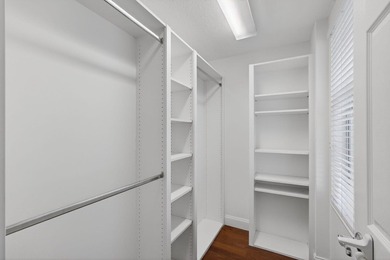 Beautifully updated 3-bed/3-bath end-unit townhouse located in - photo 26