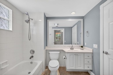 Beautifully updated 3-bed/3-bath end-unit townhouse located in - photo 27