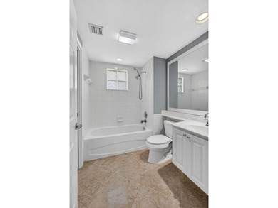 Beautifully updated 3-bed/3-bath end-unit townhouse located in - photo 29