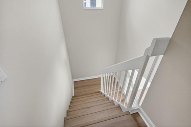 Beautifully updated 3-bed/3-bath end-unit townhouse located in - photo 30