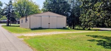 Perfect location to live and work!! 3 + acres with a 1500 sq ft - photo 2