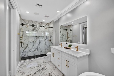 Exceptional updated 3 bed + den, 2.5 bath A-Model w/pool in New - photo 33