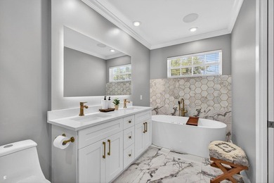 Exceptional updated 3 bed + den, 2.5 bath A-Model w/pool in New - photo 34