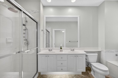 Beautifully updated 3-bed/3-bath end-unit townhouse located in - photo 38