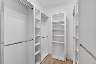 Beautifully updated 3-bed/3-bath end-unit townhouse located in - photo 43