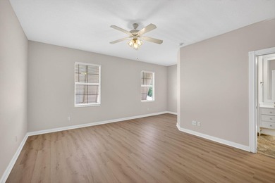 Beautifully updated 3-bed/3-bath end-unit townhouse located in - photo 47