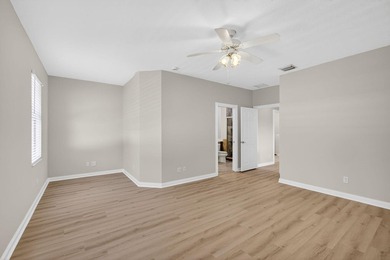 Beautifully updated 3-bed/3-bath end-unit townhouse located in - photo 48