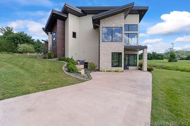 Designed to capture the breathtaking beauty of Lake of the - photo 59