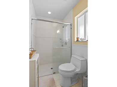 Spacious 4-Bedroom, 4 Full Bath Home Offering 2,781 sq/ft Of - photo 16